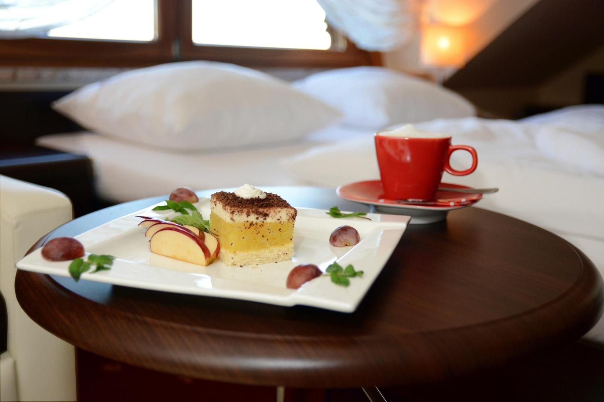 Hotel Swietokrzyski Dwor Нова-Слупя Экстерьер фото