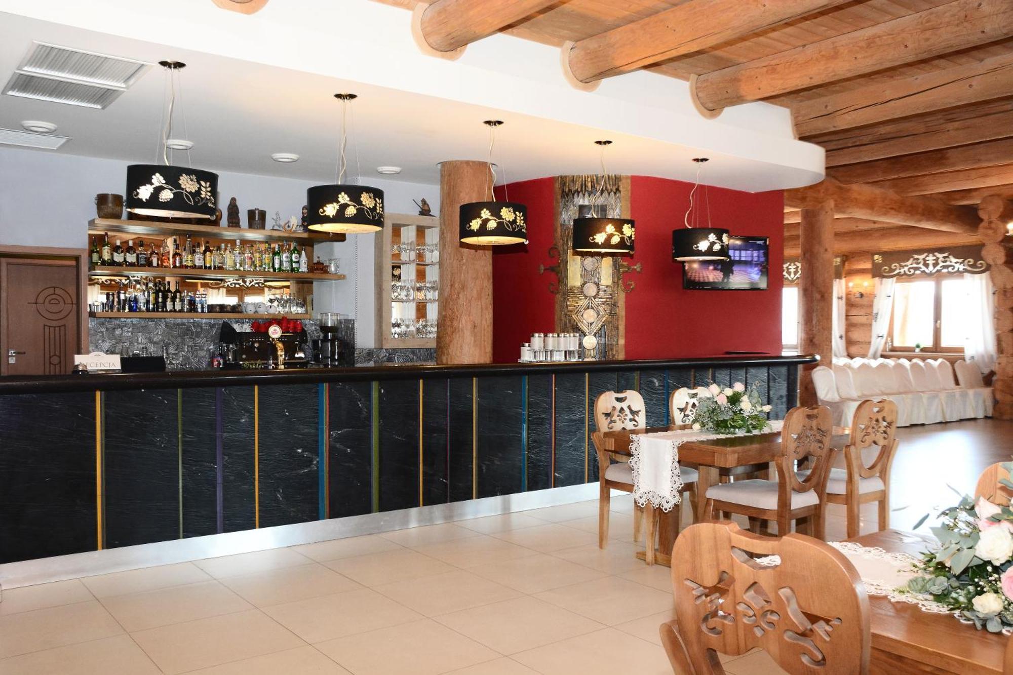 Hotel Swietokrzyski Dwor Нова-Слупя Экстерьер фото