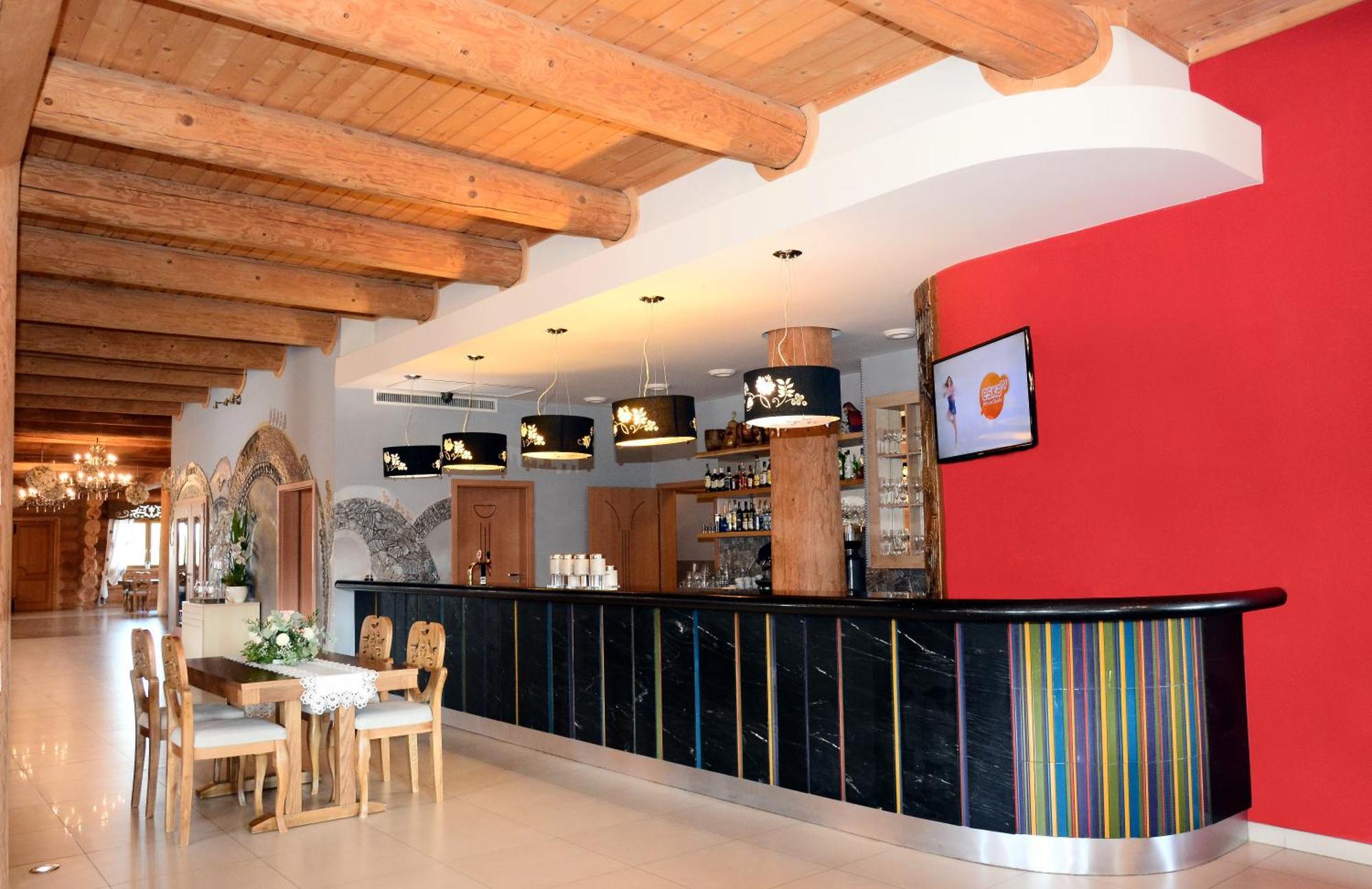 Hotel Swietokrzyski Dwor Нова-Слупя Экстерьер фото